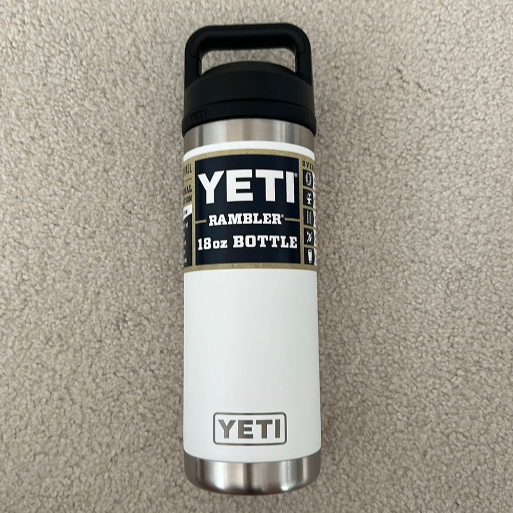 NWT Yeti 18oz Rambler Bottle in white with chug cap